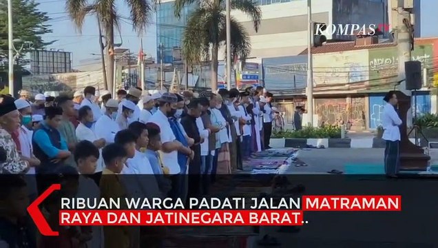 Potret Toleransi Warga Matraman Gelar Salat Iduladha depan Gereja