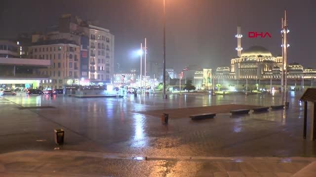 İSTANBUL-İSTANBUL'DA SAĞANAK YAĞIŞ ETKİLİ OLUYOR