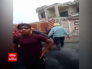 લ્યો બોલો, ચાલુ વરસાદે બની રહ્યો છે રોડ; PWDના ચાર અધિકારીઓ હડસેલાયા