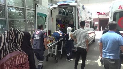 Son dakika haberi: ADIYAMAN'DA OTOMOBİL ŞARAMPOLE DEVRİLDİ: 2 YARALI