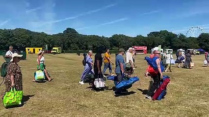 Tải video: Gig-goers return to Bents Park for the first free Sunday concert of the summer