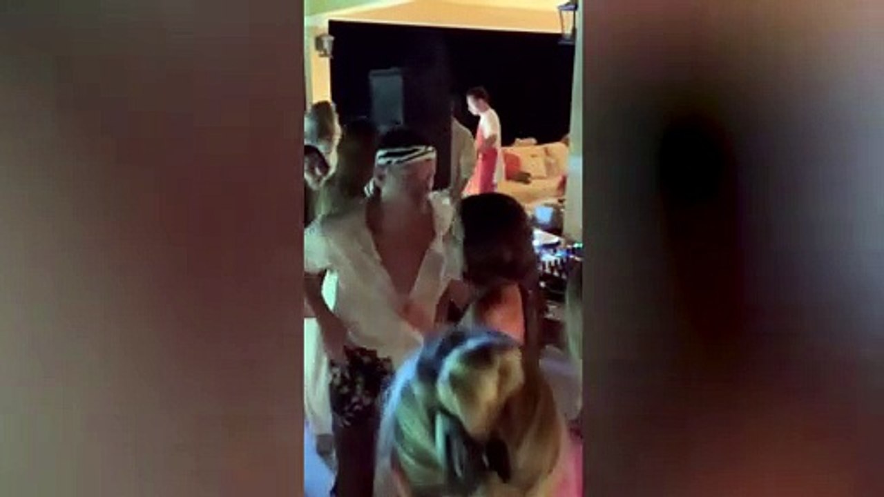 Zeynep Bastık ve Edis'ten yeni dans videosu