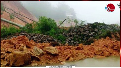 മൂന്നാറിൽ മണ്ണിടിച്ചിലിൽ ഗതാഗതം തടസപ്പെട്ടു