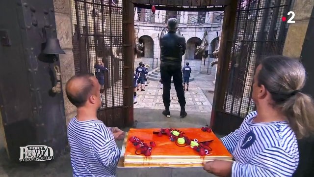 Olivier Minne très ému sur le tournage de Fort Boyard après une surprise pour son anniversaire - France 2