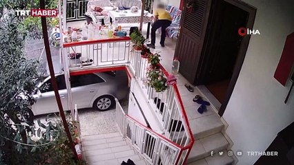 Скачать видео: Elini kolunu sallayarak girdi, telefonu ve ayakkabıları çaldı