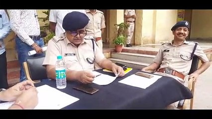 वाटर कूलर के पास पेशाब करने से रोका था