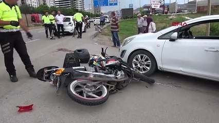 KIRIKKALE'DE 2 OTOMOBİLE ÇARPAN MOTOKURYE, AĞIR YARALANDI