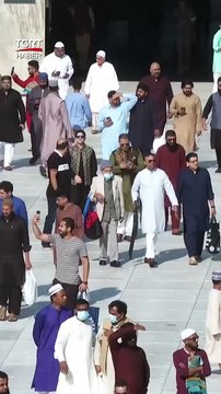 Binlerce Müslüman ABD'de Bayram Namazını Stadyumda Kıldı - TGRT Haber