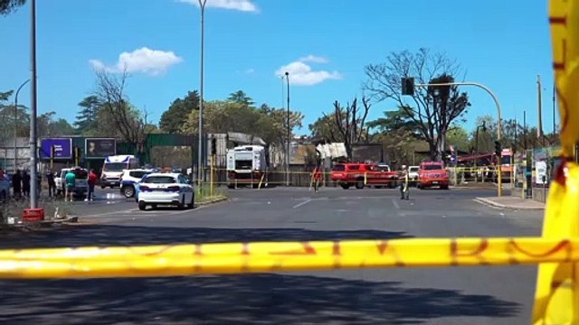 Roma, il giorno dopo l'incendio a Centocelle: decine di carcasse di auto bruciate