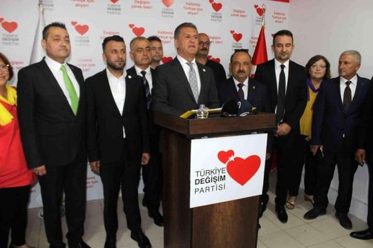 Sarıgül: Miçotakis, Amerika'ya güvenme, ayıdan post Amerika'dan dost olmaz