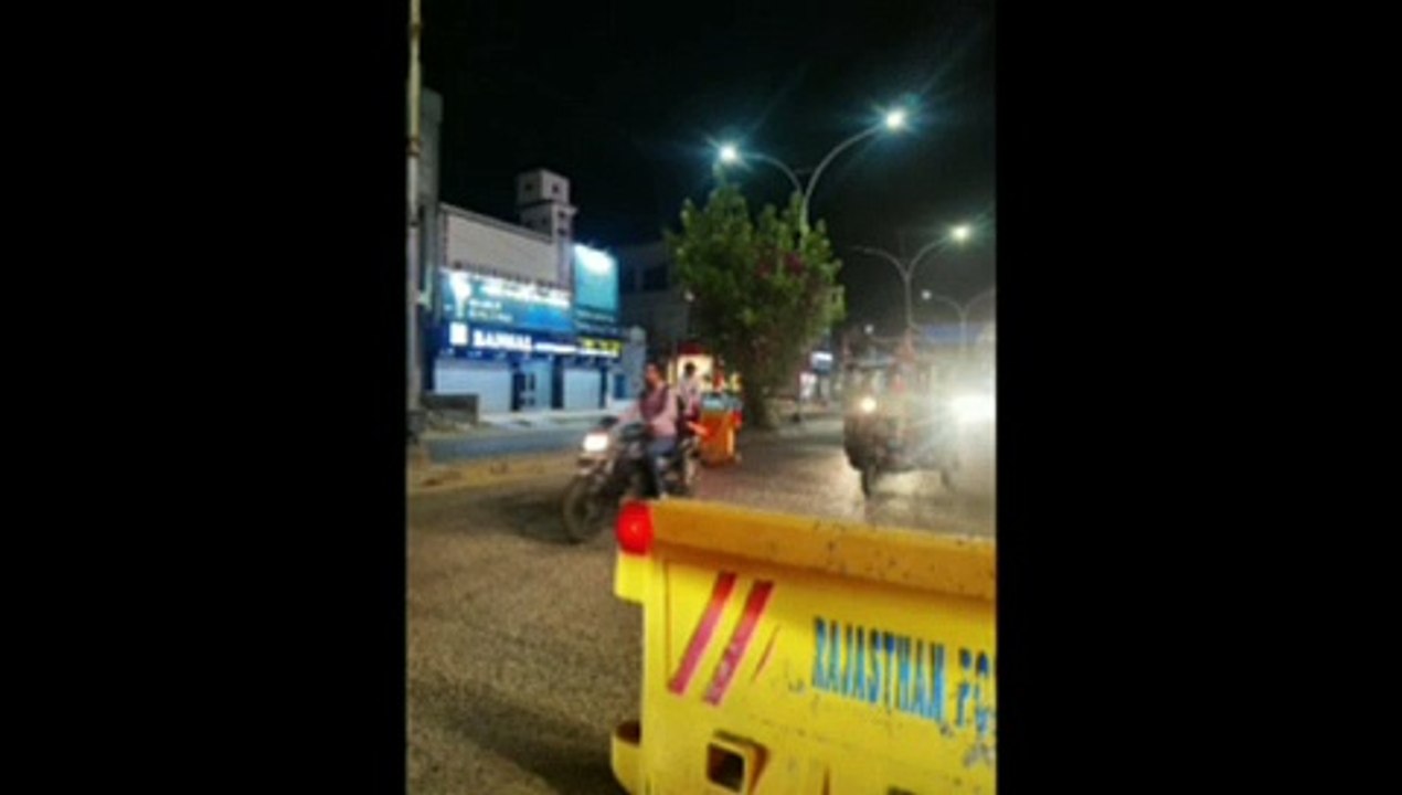 trafficअब रात में भी वाहनों की जांच कर रही यातायात पुलिस, बिना नंबर वाहनों पर नजर