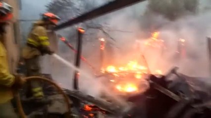 El viento dificulta la extinción del incendio de las Hurdes, en Cáceres