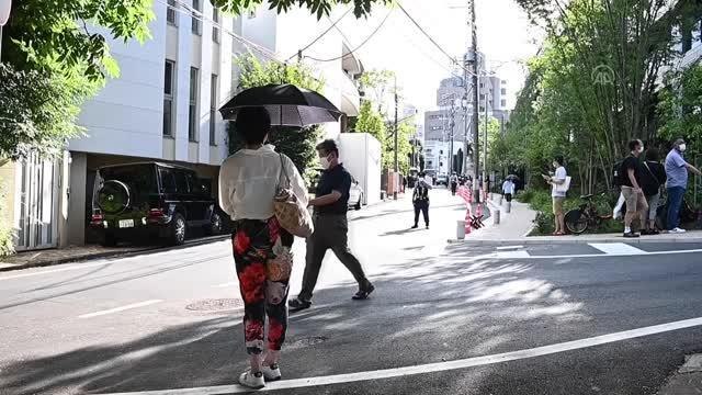 Japonya Başbakanı Abe Şinzo'nun evinin önünde saygı duruşu ve anma etkinliği