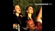 Angelina Jolie e la figlia Shiloh ballano al concerto dei Maneskin