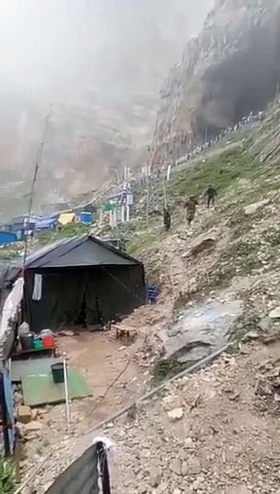 अमरनाथ गुफा के पास बादल फटने से मची तबाही, आंखों के सामने मौत का सैलाब देख सहम गए श्रद्धालु, देखिए VIDEO
