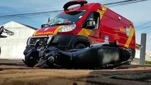 Dois pilotos sofrem suspeita de fratura após colisão entre motocicletas