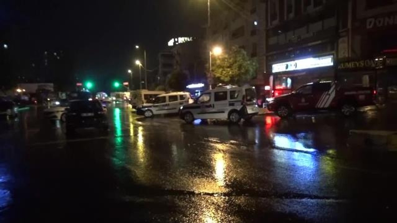 Esenyurt Belediye Başkanı Bozkurt'tan "Sağanak Yağış" Açıklaması: "Geçmiş Yıllarda Yapılan Yanlış Uygulamalar Yüzünden Bu İş Buraya Kadar Geldi"