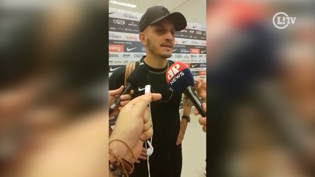 Ainda sem definir futuro, Fábio Santos diz que não se vê jogando por outro time