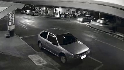 Vídeo: Carros colidem em cruzamento no Santa Cruz e jovem fica ferida