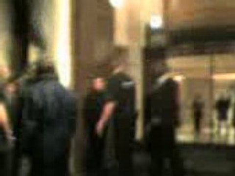 Tokio Hotel devant l'hôtel à Paris