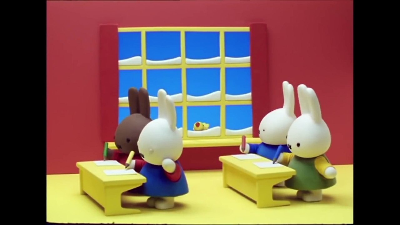 Nijntje - Nijntje en snuffie in de speeltuin!