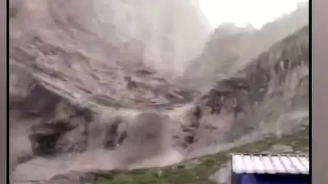 Amarnath Cloudburst: New video shows scared devotees offering prayers to Lord Shiva | ABP News