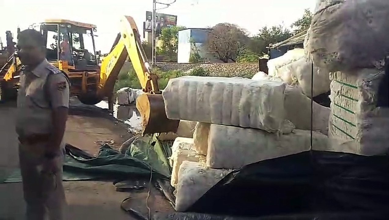 नशे में चालक ने शहर में 15 किमी दौड़ाया ट्रक, एक युवक को कुचला, चार वाहन रौंदे