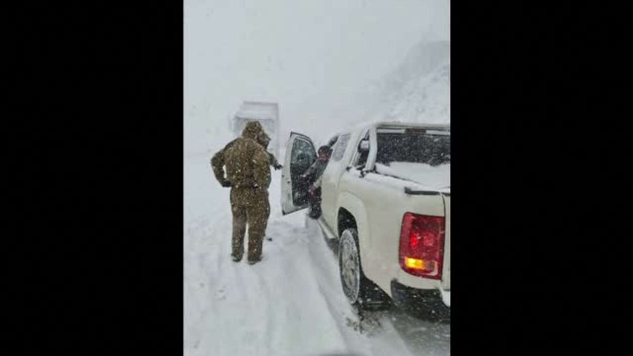 Fuertes tormentas de nieve en el centro de Chile causan problemas en las carreteras