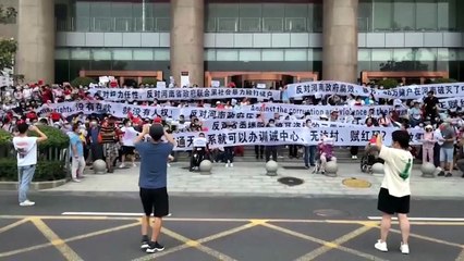 중국 은행 '예금인출중단' 피해자 수천 명 시위...유혈충돌 / YTN