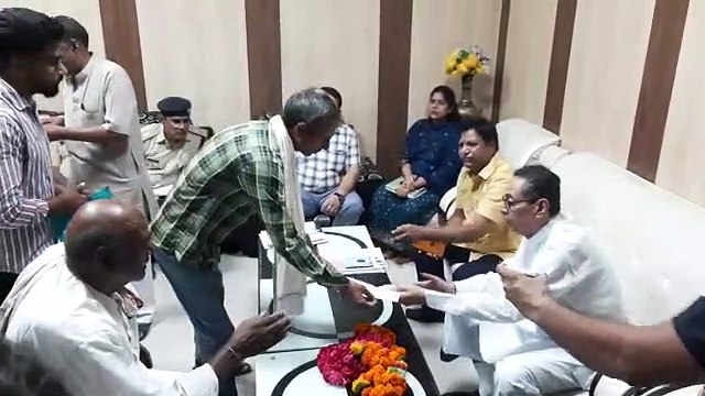 कैबिनेट मंत्री विश्वेंद्र सिंह ने अफसरों को लगाई लताड़