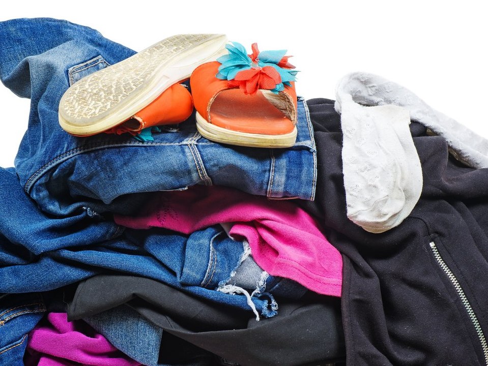 Verbrannt statt recycelt: so viele altkleider landen direkt im müll