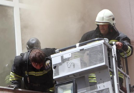 İTFAİYENİN KURTARMAK İÇİN ZAMANLA YARIŞTIĞI ENGELLİ KADININ EVDE OLMADIĞI ORTAYA ÇIKTI