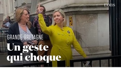 La nouvelle ministre de l’Education britannique fait un doigt d’honneur et refuse de s’excuser