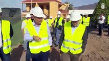 Ángel Víctor Torres visita las nuevas viviendas para los afectados por el volcán
