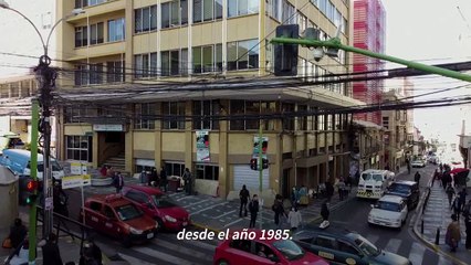 Cartas de amor y burocracia dan vida a los mecanógrafos callejeros de Bolivia