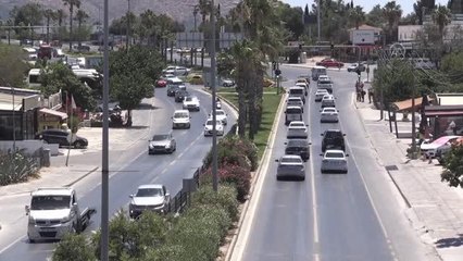 Turistik ilçelerinde bayram trafiği yoğunluğu yaşanıyor