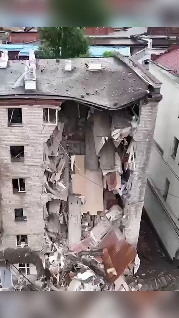 ⁣Харьков обстреляли, попали в школу, ТЦ, многоэтажку | Харків обстріляли, школа, ТЦ, багатоповерхівка