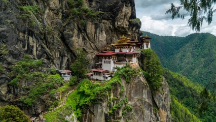 Pourquoi une taxe touristique est-elle exigée dans de plus en plus de pays ?