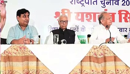 शाह और मोदी लाएं हैं नया फॉर्मूला, थोक के भाव में खरीद रहे हैं एमएलए-गहलोत