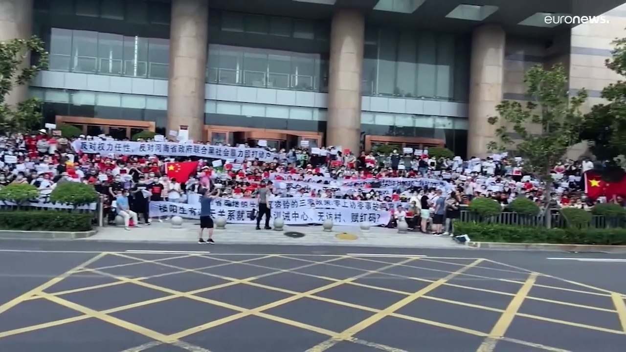 Proteste in Zhengzhou: Hunderte Chinesen fordern Zugriff auf ihr Geld