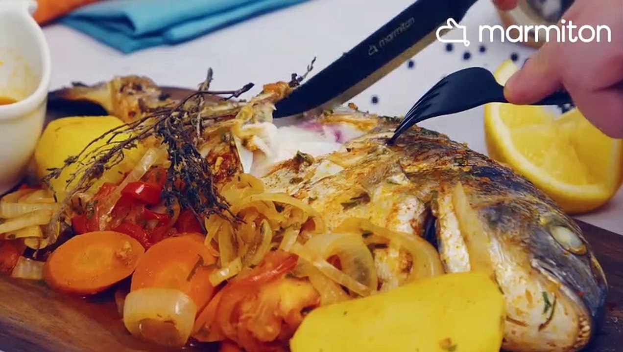 Épatez vos proches avec cette délicieuse daurade au four, assaisonnée et cuite à la perfection !