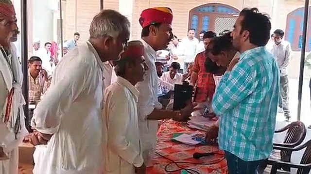 सांसद बेनीवाल के निवास पर उमड़ी भीड़