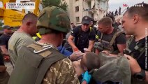 بدون تعليق: البحث عن ناجين تحت أنقاض مبانٍ مدمرة في بلدة تشاسيف يار الأوكرانية