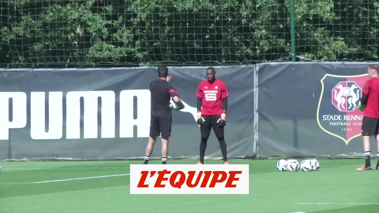 Le premier entraînement de Mandanda en images - Foot - L1 - Rennes