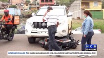 ¡Motociclista herida tras impactar con camioneta en col. Cerro Grande!