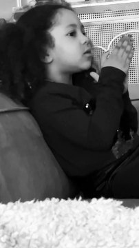 Carmen, fille de Karole Rocher et Thomas Ngijol. Publication Instagram du 14/03/2022.