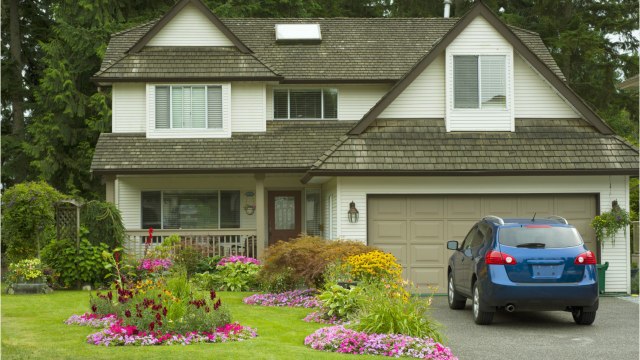 Ils reçoivent une amende XXL pour avoir garé leur voiture devant chez eux