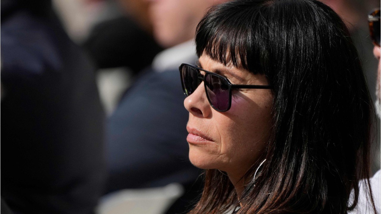 VOICI : Mathilda May hospitalisée : bientôt rapatriée en France, l'actrice partage un message inquiétant