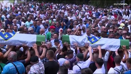 Milhares recordam massacre de Srebrenica