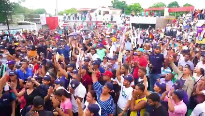 Bajo torrencial aguacero Abel Martínez juramenta equipo provincia Sánchez Ramírez